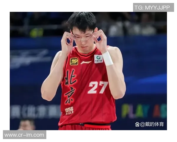 周琦防守表现突出半场贡献3分7篮板1抢断2盖帽助力球队