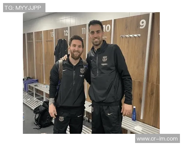 布斯克茨携妻儿共庆退役仪式迈阿密球迷齐聚致敬